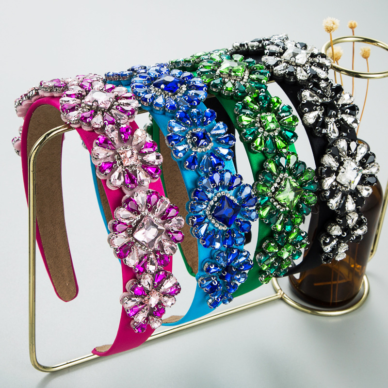 Street Fashion Photo - Modieuze haarbandset met gekleurde diamanten. Hoogwaardige