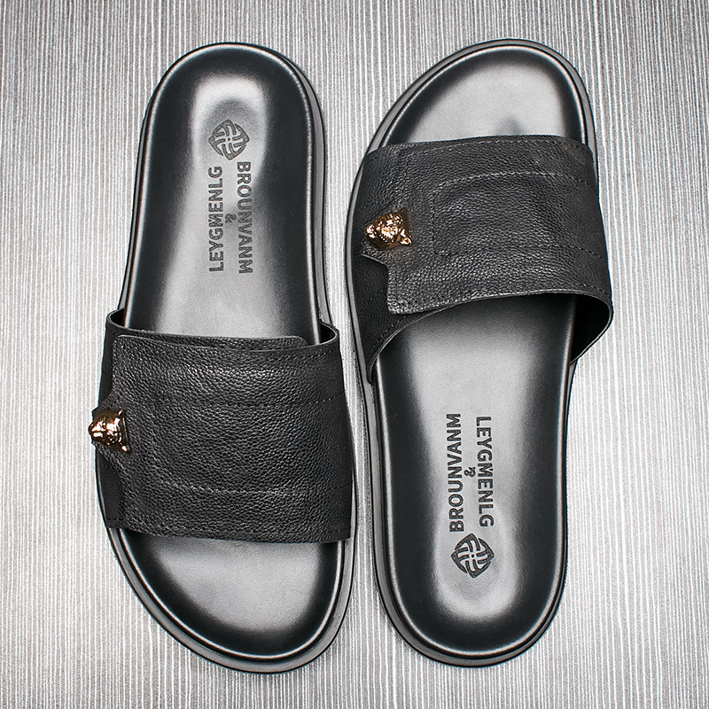 Street Fashion Style Male - 2025 Nieuwe Lederen Slippers Metalen Versierd
