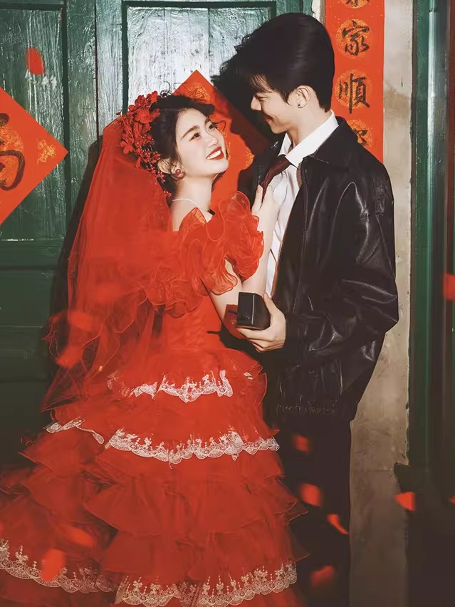 Rode vintage streetstyle trouw - Street Fashion Photographers recensie en prijs