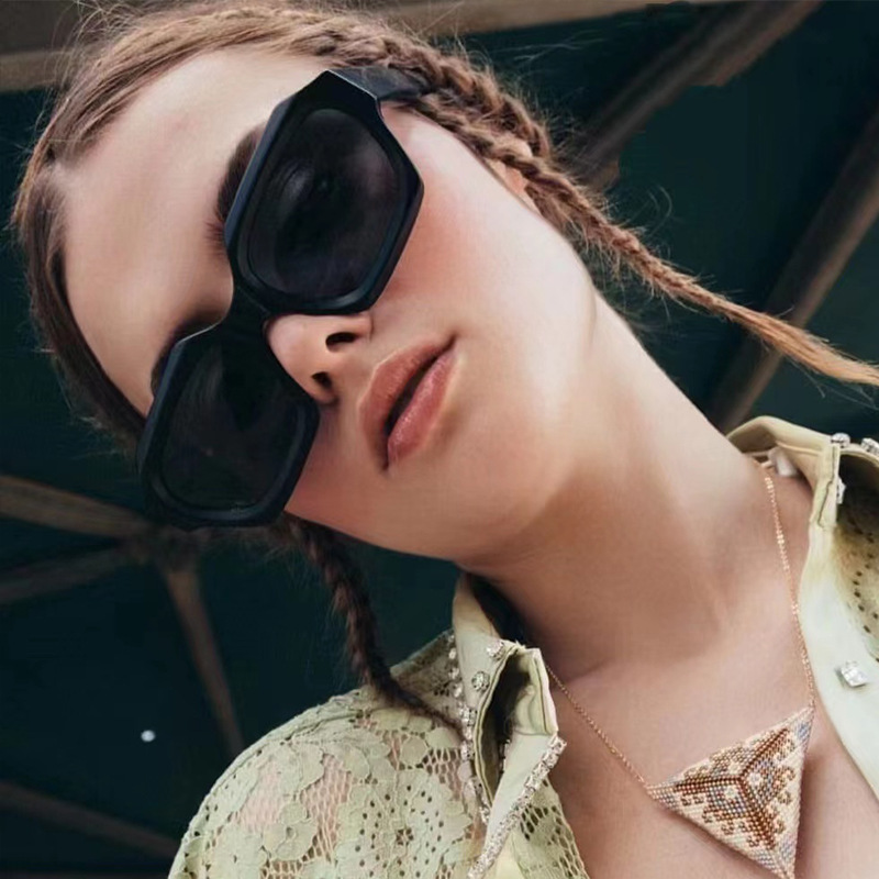 Eenvoudige zonnebril met ruw f - Street Fashion Photographers recensie en prijs