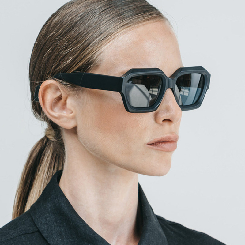 Eenvoudige zonnebril met ruw f - Street Fashion Photographers recensie en prijs