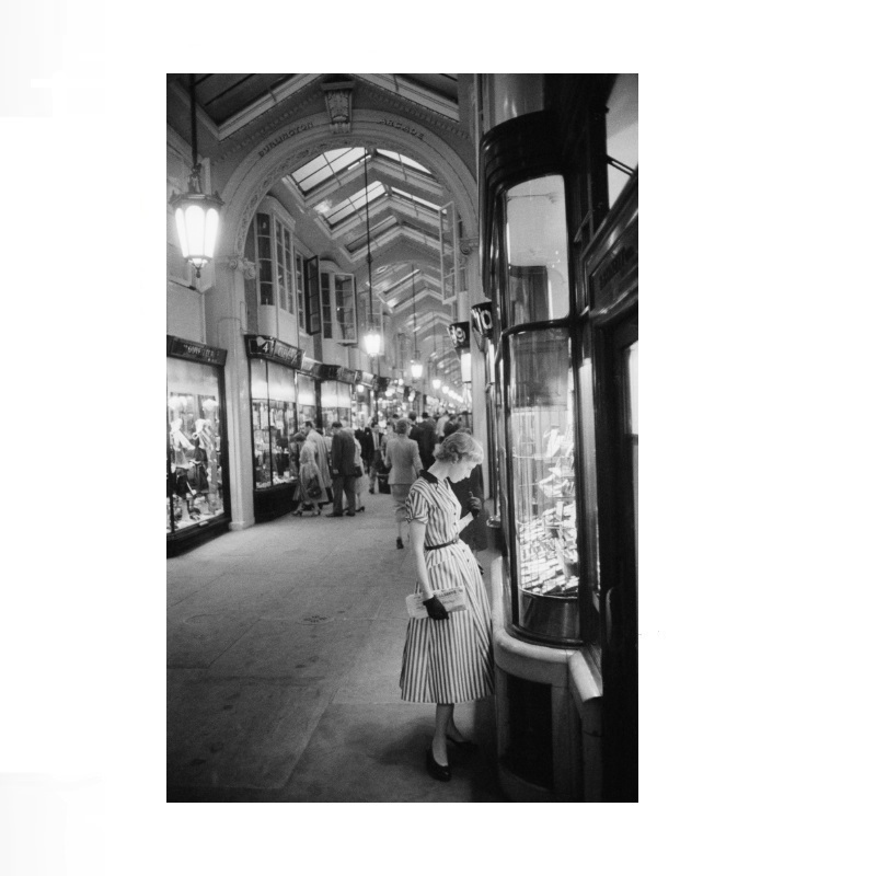 Slim Aarons, Burlington Arcade - Street Fashion Photographers recensie en prijs
